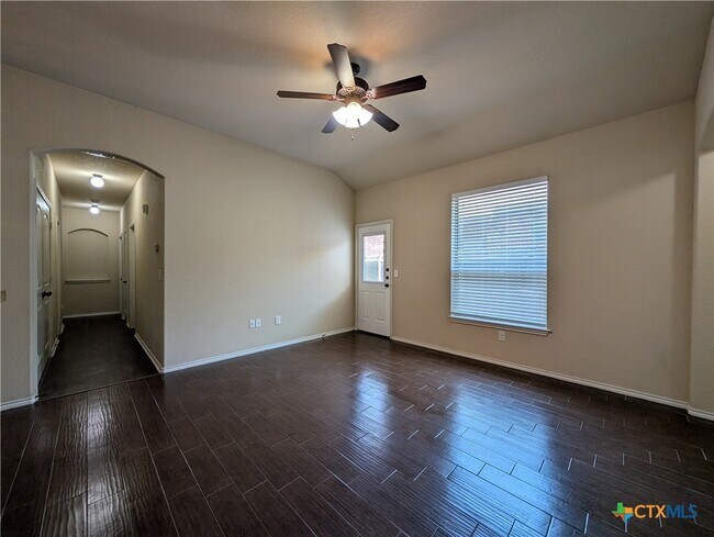 Foto del edificio - 660 Creekside Cir