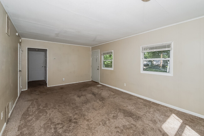 Building Photo - Fantastic 3 Bedroom, 1 Bathroom House in N...