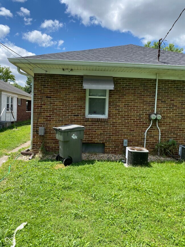 Building Photo - 839 N Emerson Ave