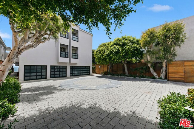 Foto del edificio - 22630 Pacific Coast Hwy