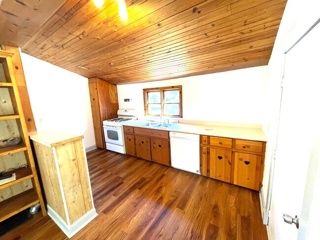 Building Photo - 809 Isley Blvd