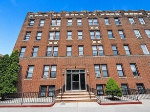 Building Photo - 117 Corbin Ave