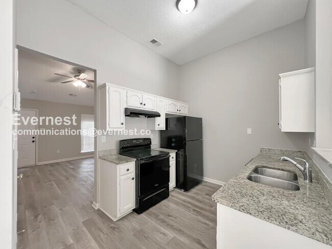 Foto del edificio - Limited Time Special Offer / 2 Bed, 2 Bath Home with Off-Street Parking / Pet-Friendly / Availabl...