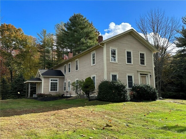 Building Photo - 162 Button Rd