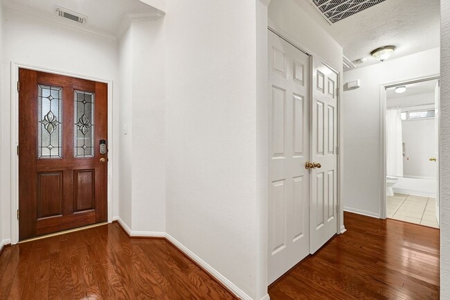 Building Photo - 1319 Bayport Ln