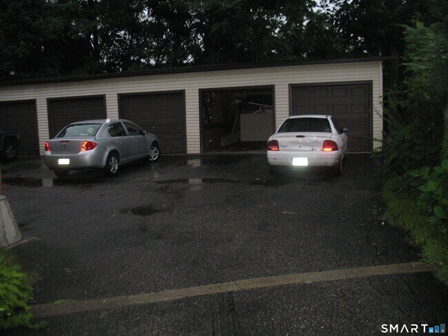 Foto del edificio - 563 Howe Ave