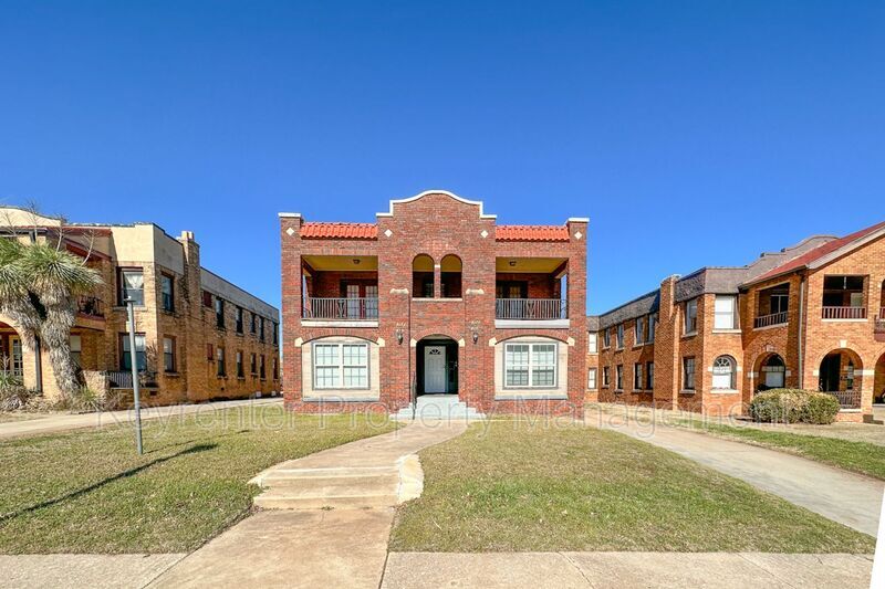 817 East Dr Unit 815, Oklahoma City, OK 73105 Condo for Rent in