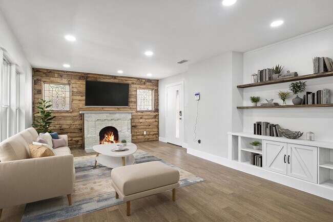Building Photo - Stunning North Oak Cliff home with shaded ...
