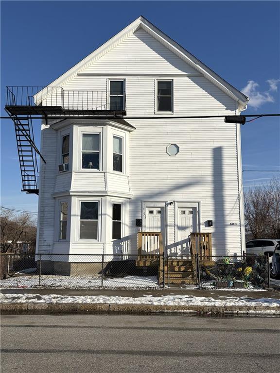 Foto del edificio - 453 Pond St