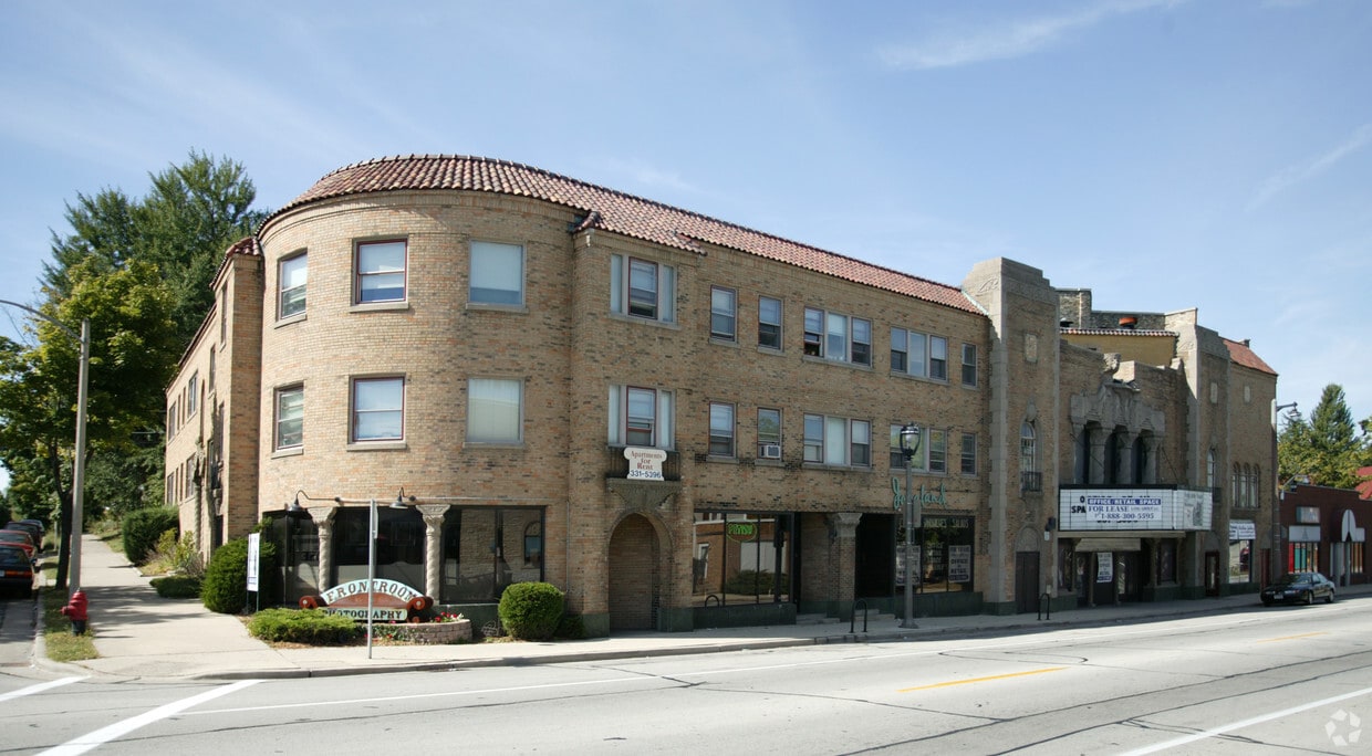 Building Photo - 2483 S Kinnickinnic Ave