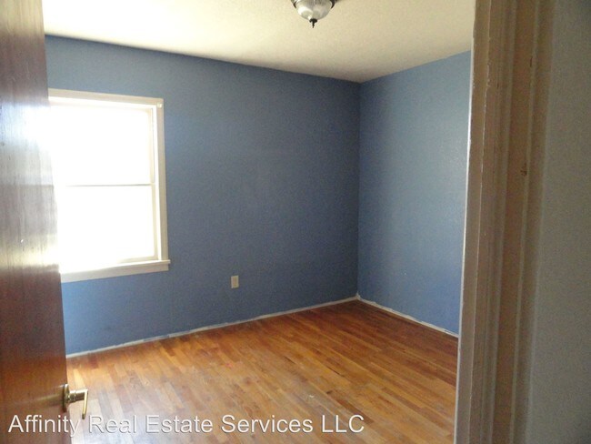 Building Photo - 710 N Ash St