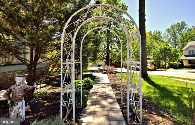 Foto del edificio - 307 Pleasant Acre Dr