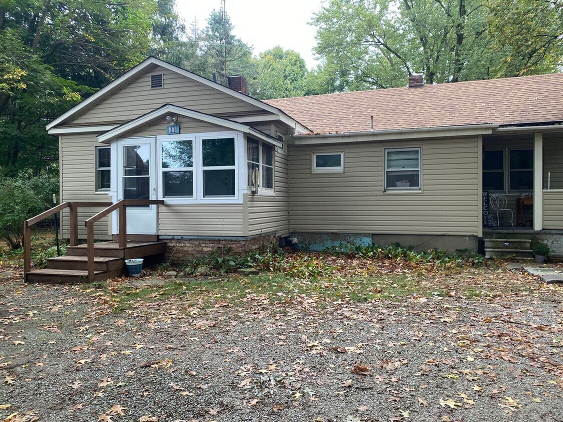 309 1/2413 1/2 Hackett Rd Unit 413 Hackett Road, Goshen, IN 46528