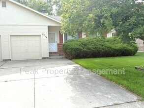 Building Photo - 2720 Sagebrush Dr