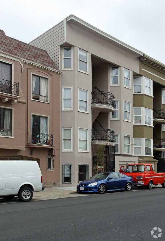 Primary Photo - 627-631 Capp St
