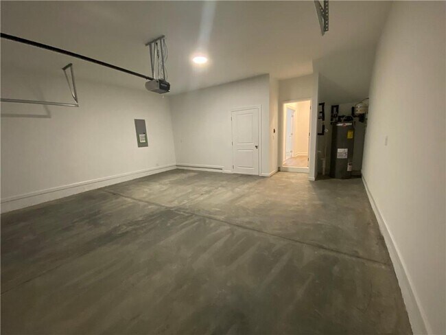 Building Photo - 805 Green Sapling Trl