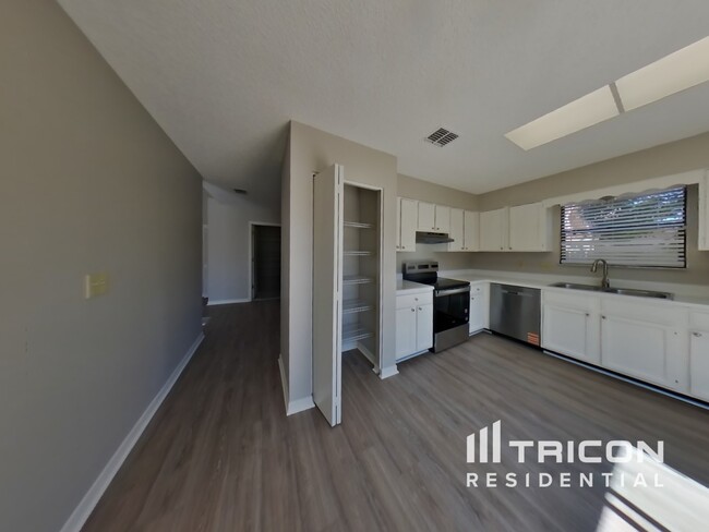 Foto del edificio - 8317 Cross Timbers Dr W