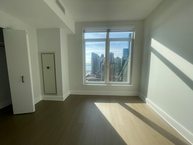 Foto del edificio - 401 E Illinois St