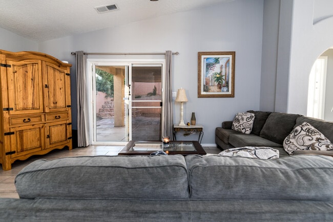 Foto del edificio - 6415 Bosque Meadows Pl NW