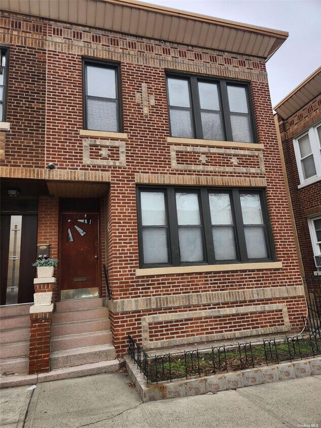 Primary Photo - 72-34 66th St