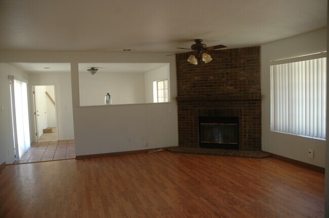 Foto del edificio - 24450 Mccray Ct