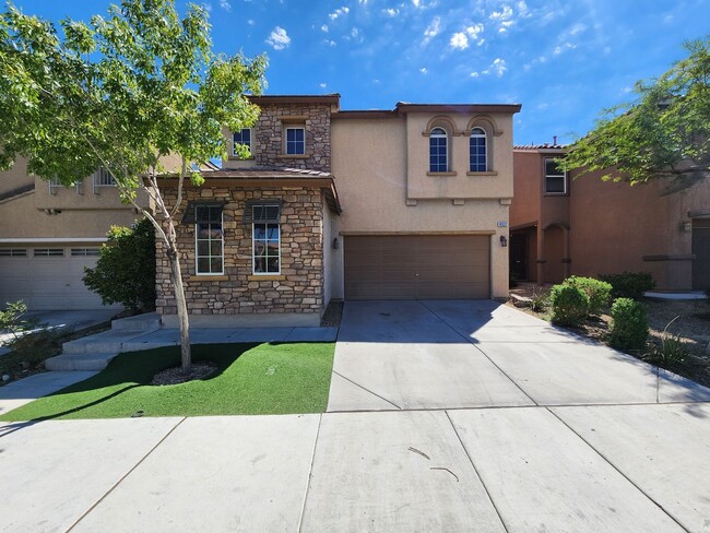 Foto del edificio - Stunning 4 Bed 3 Bath 2 Story Home with Loft