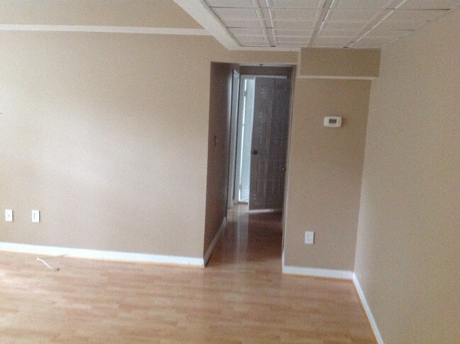 Building Photo - 1728 N Queens Ln