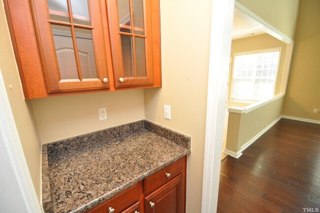 Foto del edificio - 300 Sutton Glen Dr