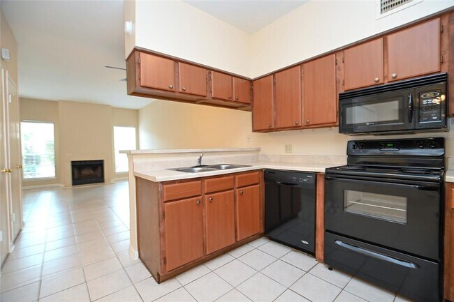 Building Photo - 2626 Holly Hall St