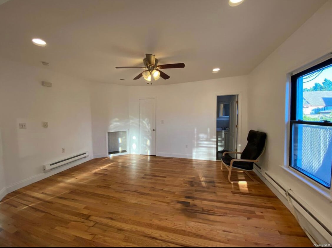 295 Roosevelt Ave Unit 1, Freeport, NY 11520 Apartments in Freeport