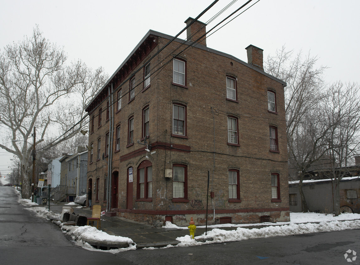 Primary Photo - 154 Washington St