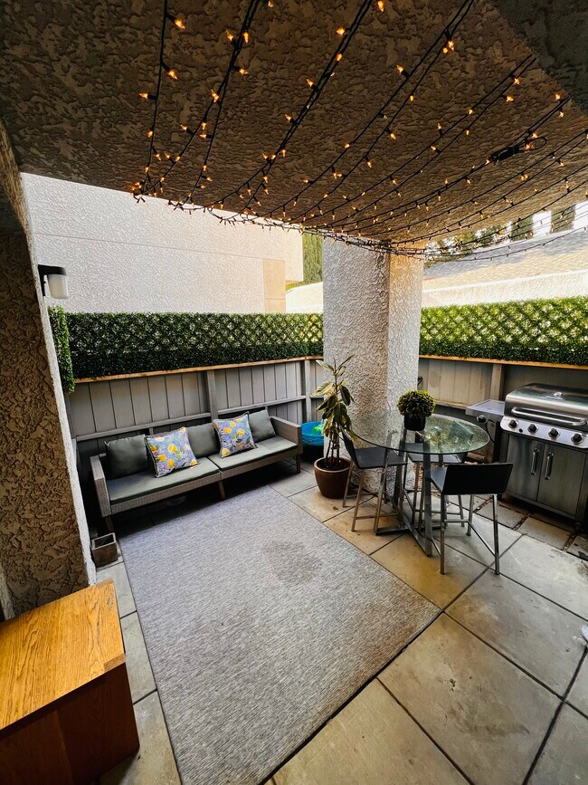 20155 Keswick St, CA 91306 Townhome Rentals in CA