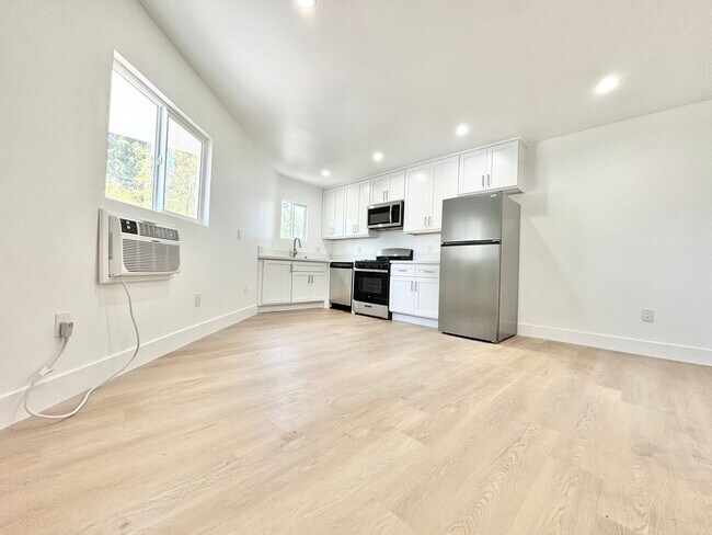Building Photo - 1000 Coronado Terrace Los Angeles, CA 90026