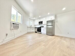 Building Photo - 1000 Coronado Terrace