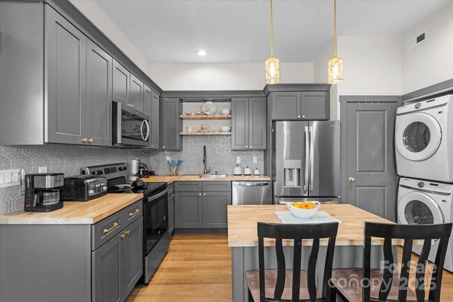 Foto del edificio - 8478 Rocky River Rd