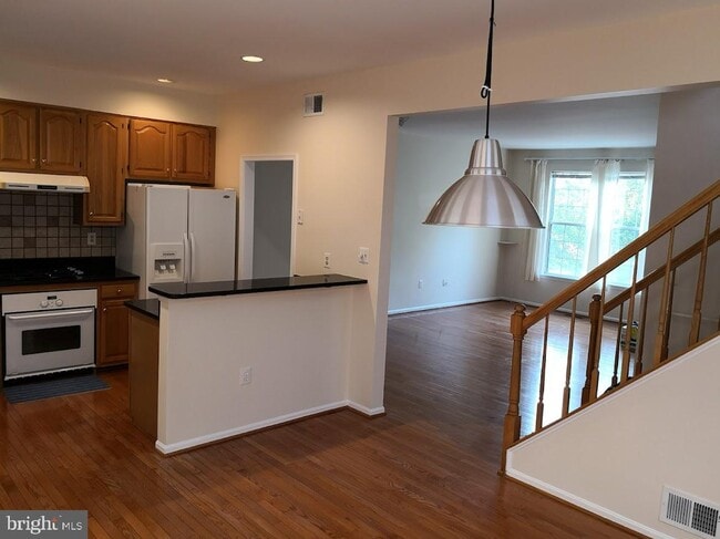 Building Photo - 5821 Stream Pond Ct