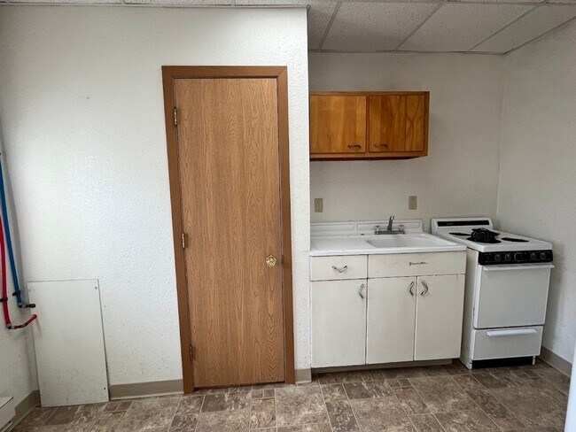 Building Photo - 1 Bed 1 Bath Downtown Watertown!