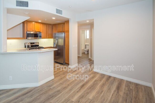 Building Photo - 208 Dewdrop