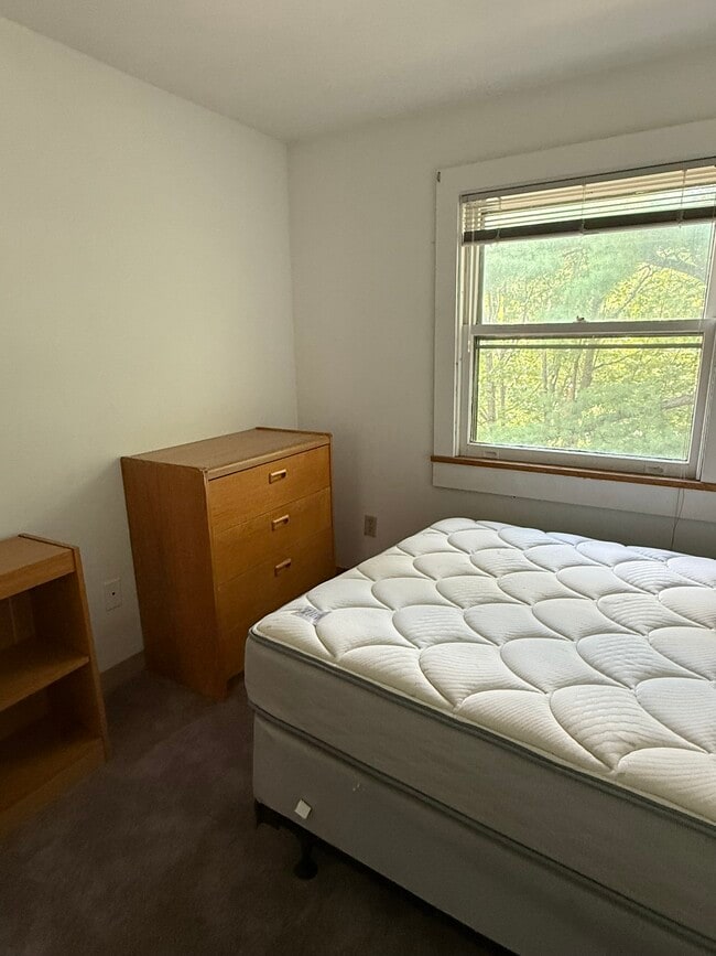 Building Photo - 120 Oak Ave