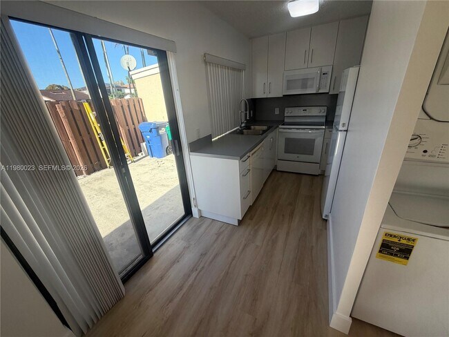 Foto del edificio - 6561 NW 172nd Ln