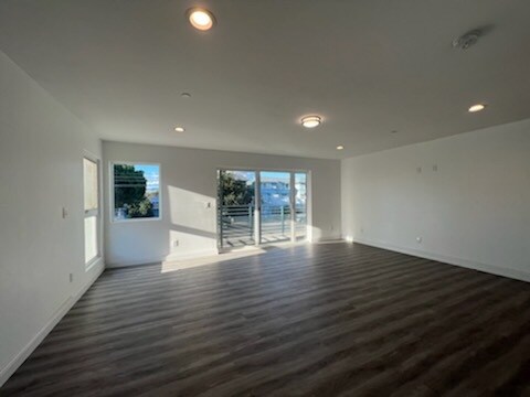 Building Photo - 14614 Archwood St