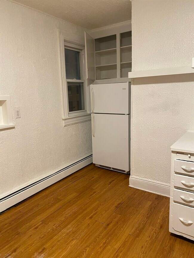 Building Photo - 815 7th St