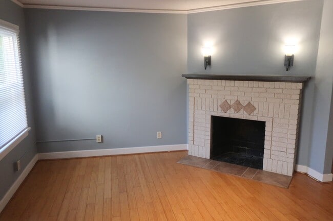 Building Photo - 710 Monroe St