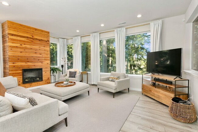 Building Photo - Gorgeous House in a Family-Friendly neighb...