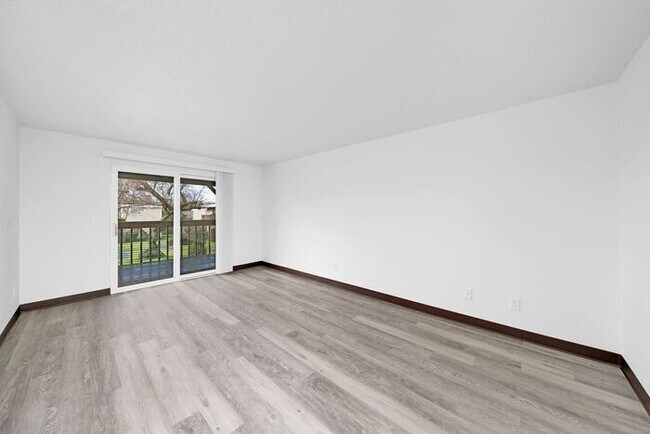 Foto del edificio - 2 bedroom 1 bath in Milwaukie!!