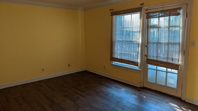 Building Photo - 621 Gunston Ct Unit A