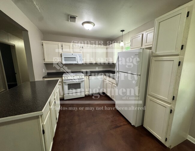 Foto del edificio - 10 Towering Oaks Dr