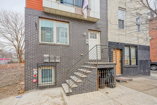 Building Photo - 1220 N 28th St