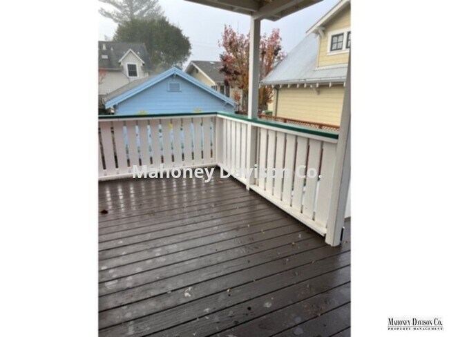 Building Photo - One bdrm, one bath apt over garage on pres...