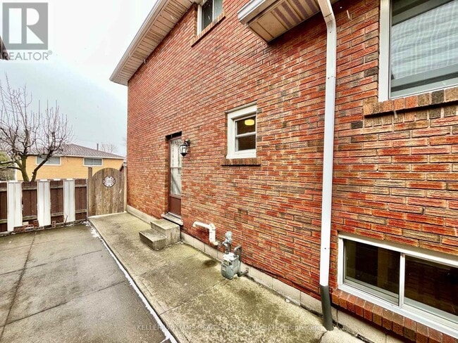 Building Photo - 39 Lisgar Ct